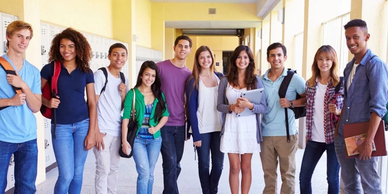 Why go to university. Баннер студенты. коммерция студенты. баннер студенчество это. university students going to university.