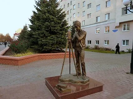 Памятник ели