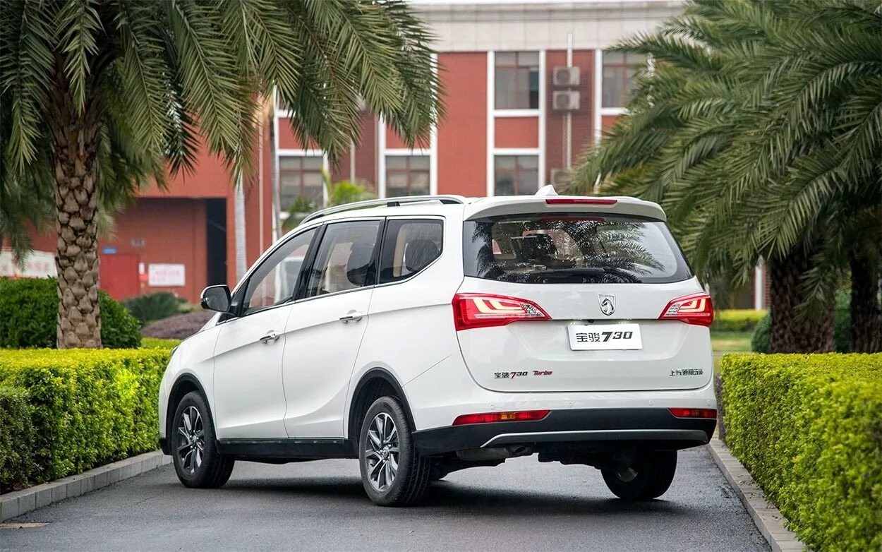 Минивэн чанган китайский 7-местный 2023. Jac 7 местный. Семиместный автомобиль китайского производства. Минивэн huasong 7. Сузуки минивэн 7 мест.