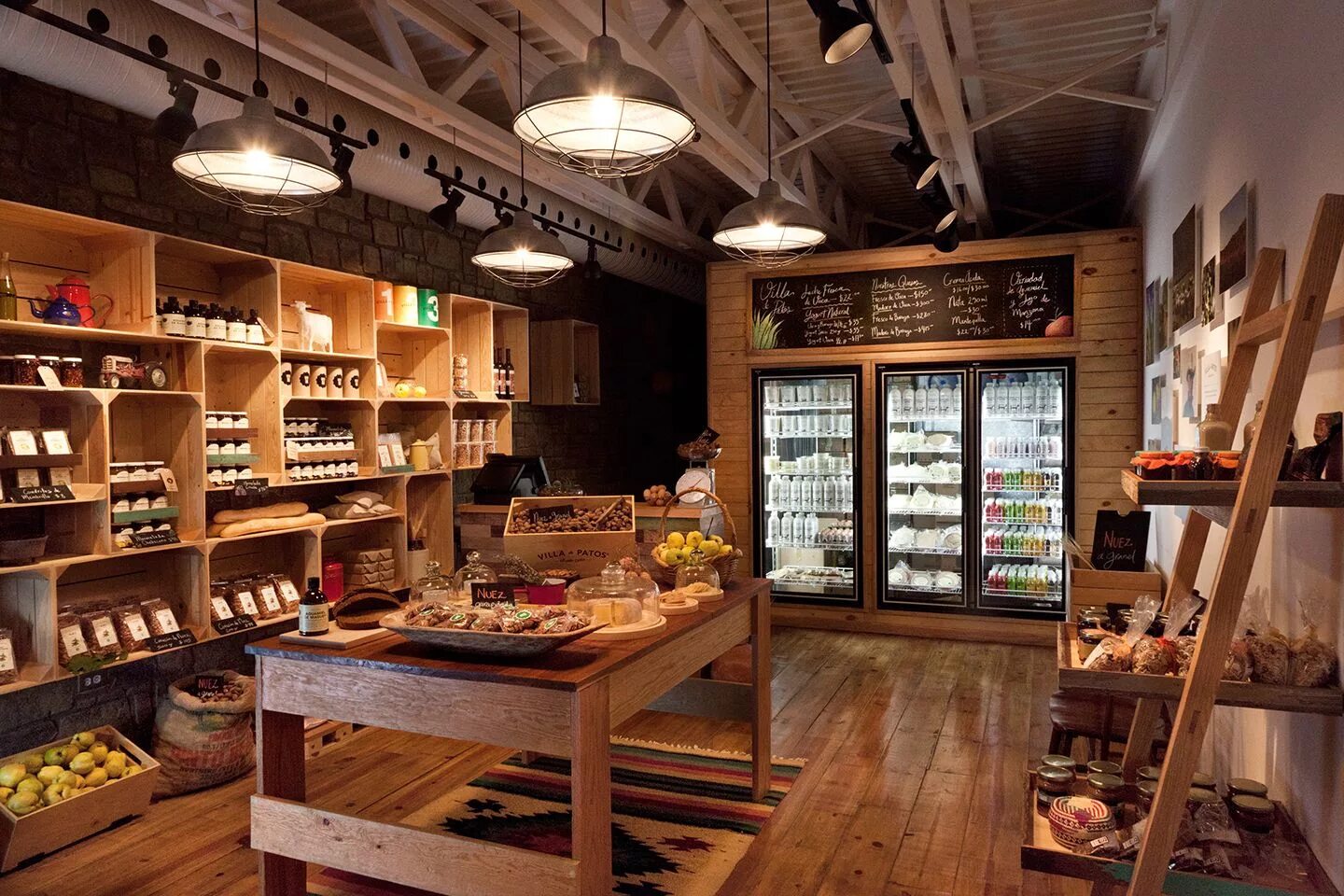 Необычные витрины продуктовых магазинов. Дизайнерский продуктовый магазин. Интерьер магазина продукты. Необычный интерьер продуктового магазина. Креативный магазин продуктов.