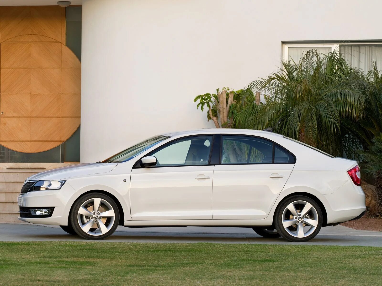 Lazy rapid. Skoda rapid liftback. шкода рапид лифтбек. шкода рапид i. škoda rapid лифтбек.