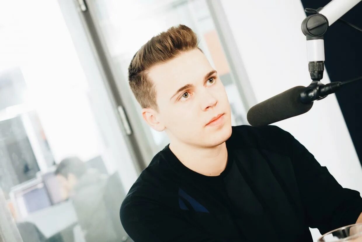 Felix Jaehn. Ralf Felix Jaehn. Felix Jaehn фото. Felix Jaehn сейчас. Felix jaehn still fall mp3