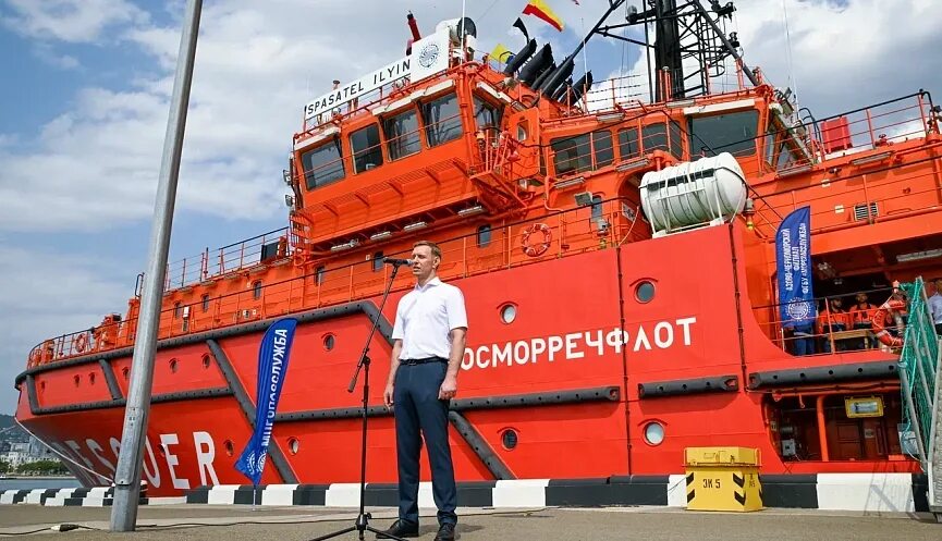 Аварийно спасательные судна. Спасатель ильин судно. спасатель ильин судно завод залив керчь. спасательный корабль ильин. аварийно-спасательное судно irv05.