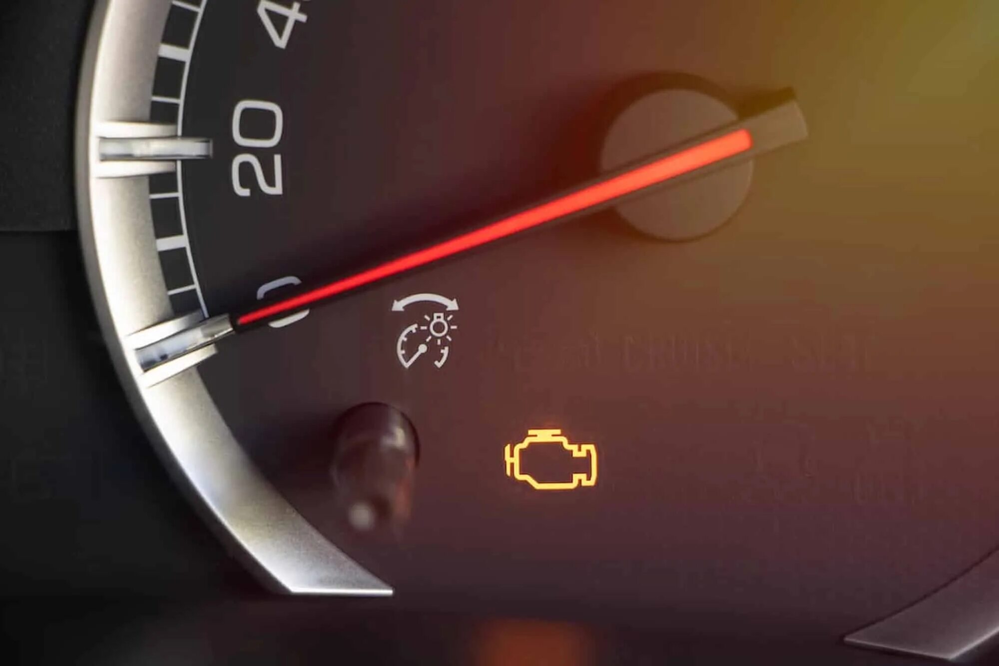 Чек двигателя. Check engine на панели приборов. Подсветка check engine. Индикатор check engine загорелся. Загорелся двигатель автомобиля