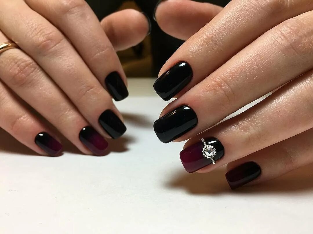 Маникюр короткий квадрат темные. Маникюр классика тёмные на короткие ногти. шеллак на квадраты тёмные тона. дерзкий маникюр на короткие ногти квадратные. тёмные дерзкие маникюры на короткие ногти.