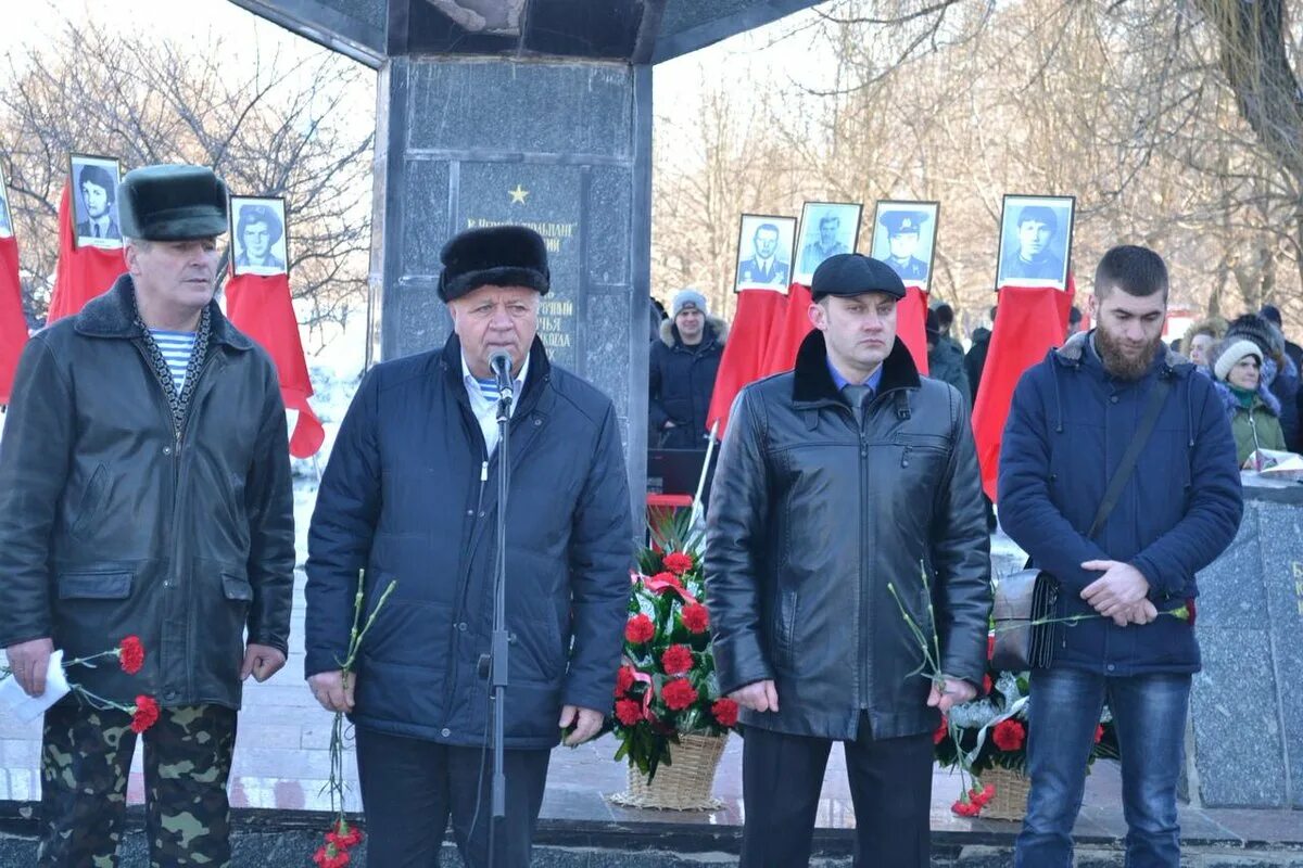 Город ровеньки лнр. Происшествие ровеньки. Происшествие ровеньки. Ровеньки луганская область сегодня. Ровеньки стадион.