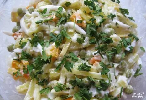 Кальмары с огурцом и горошком
