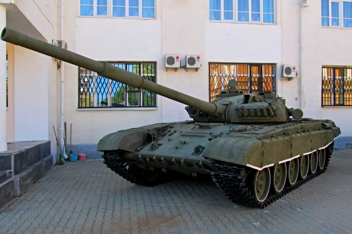 Купить танк в екатеринбурге у официального дилера. Танк т-72 Урал. Танк т72. Танка т 72 Урал. Т-72 средний танк.