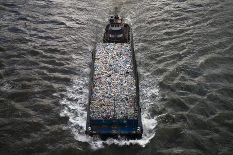 Мусорная баржа