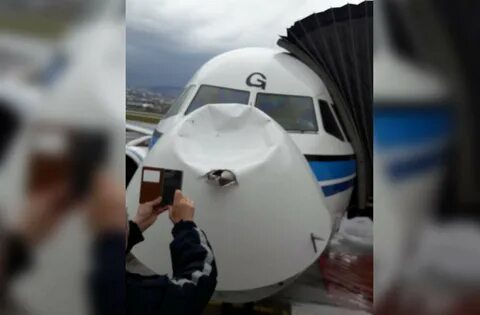 Самолет получил повреждения