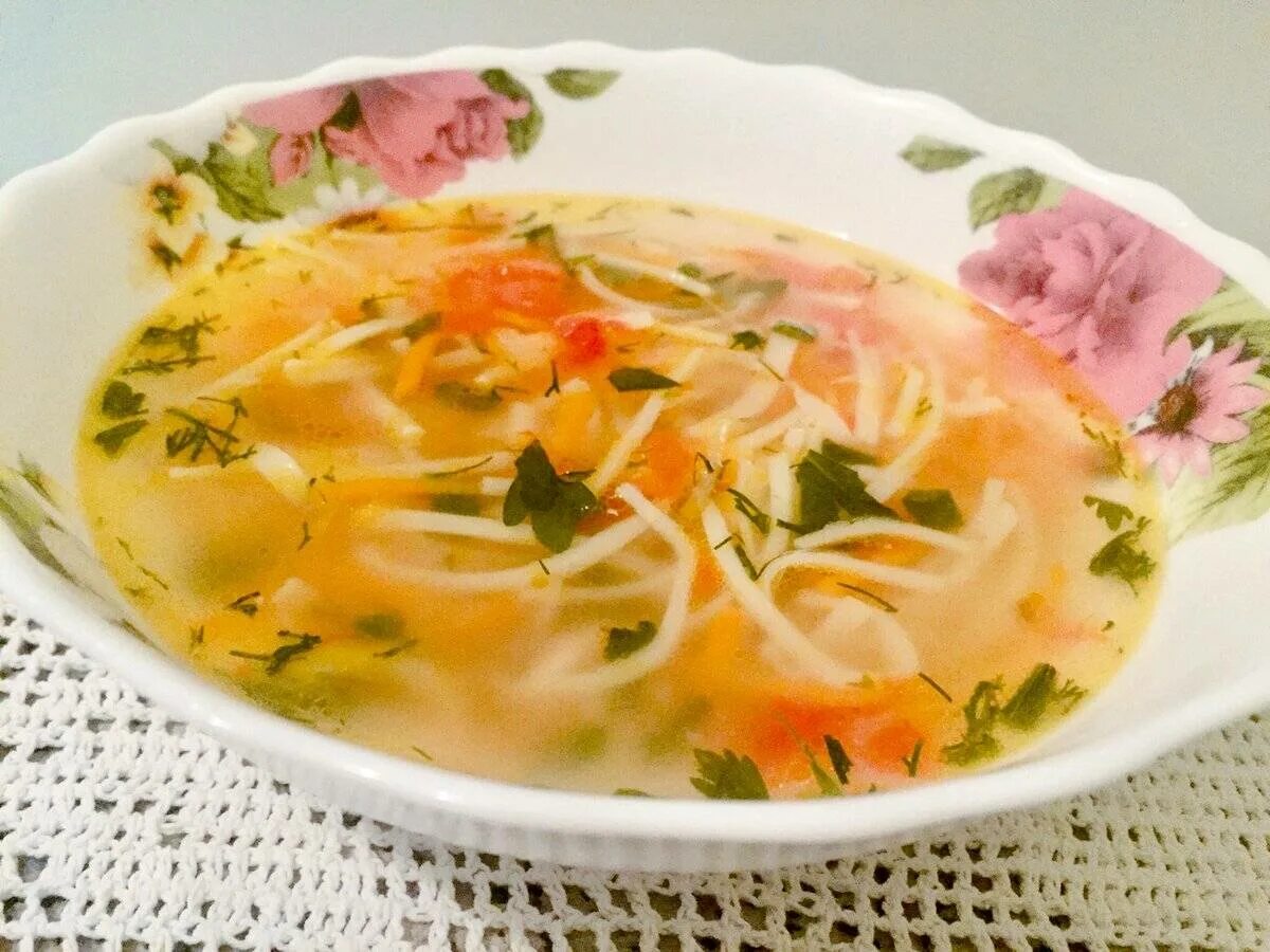 Суп куриный со звездочками. Рассольник с курицей с фото. Супчик с курицей рецепт. Супчик с курицей рецепт. Супчик с курицей рецепт.