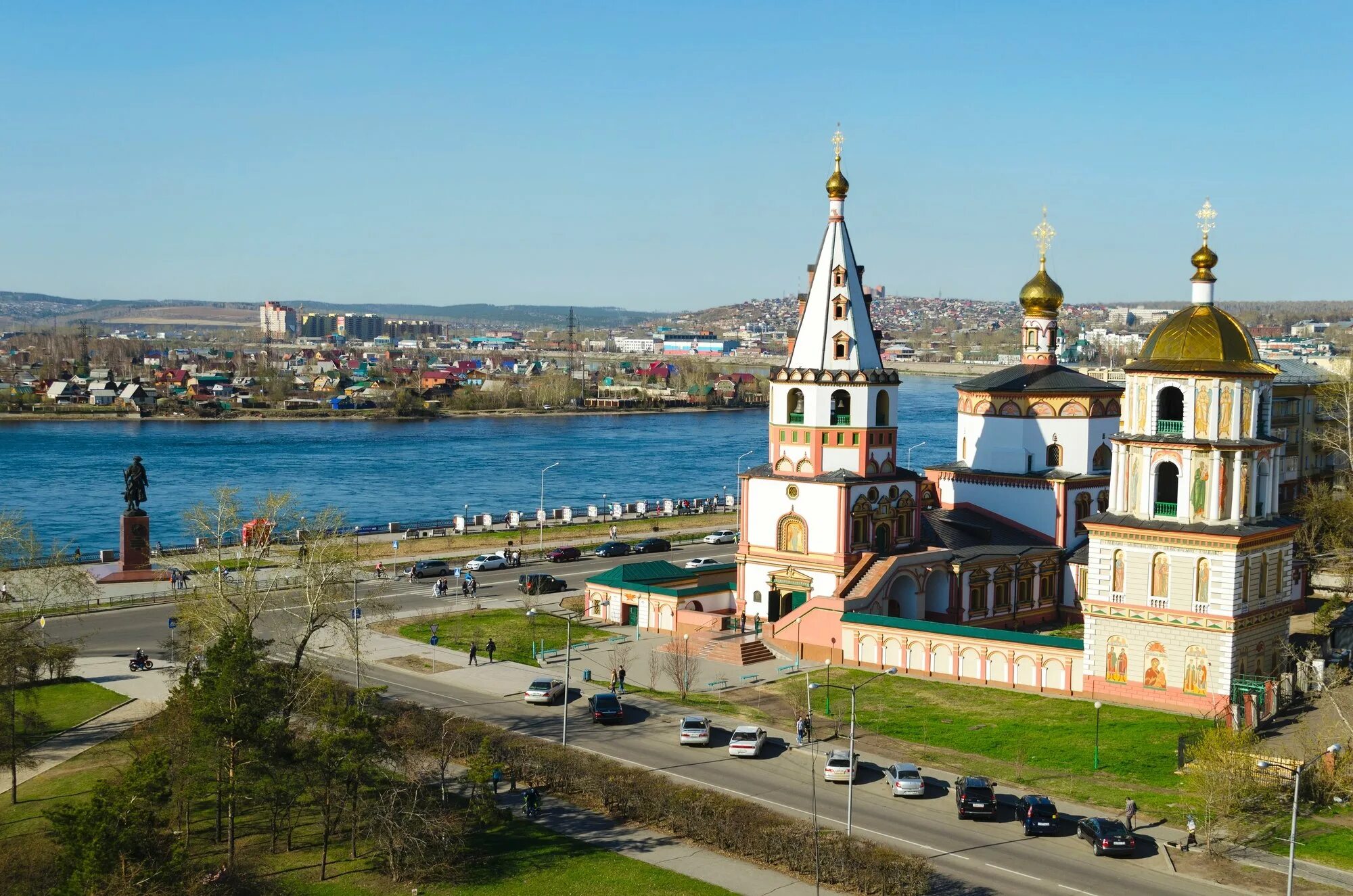 Интересные города сибири. Иркутск достопримечательности Ангара. Доспремичательности Иркутска. Иркутск набережная ангары. Достромечательности города Иркутска.