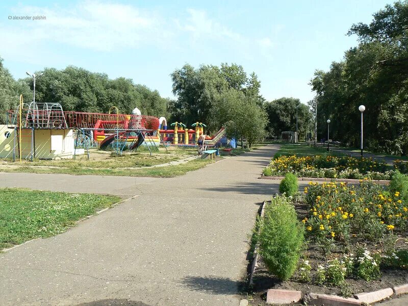 Парк зеленый остров омск фото. Парк омск зеленый зеленый остров. Кчр город черкесск зеленый остров. Черкесский парк зелёный остров. Черкесск пруд зеленый остров.
