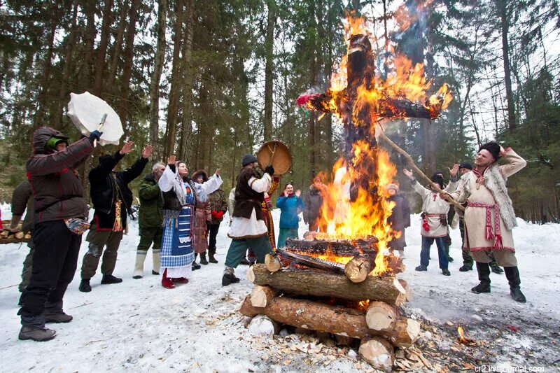 Праздник комоедица. Масленица у язычников. Масленица славянский праздник. Масленица языческий. Сожжение масленицы.
