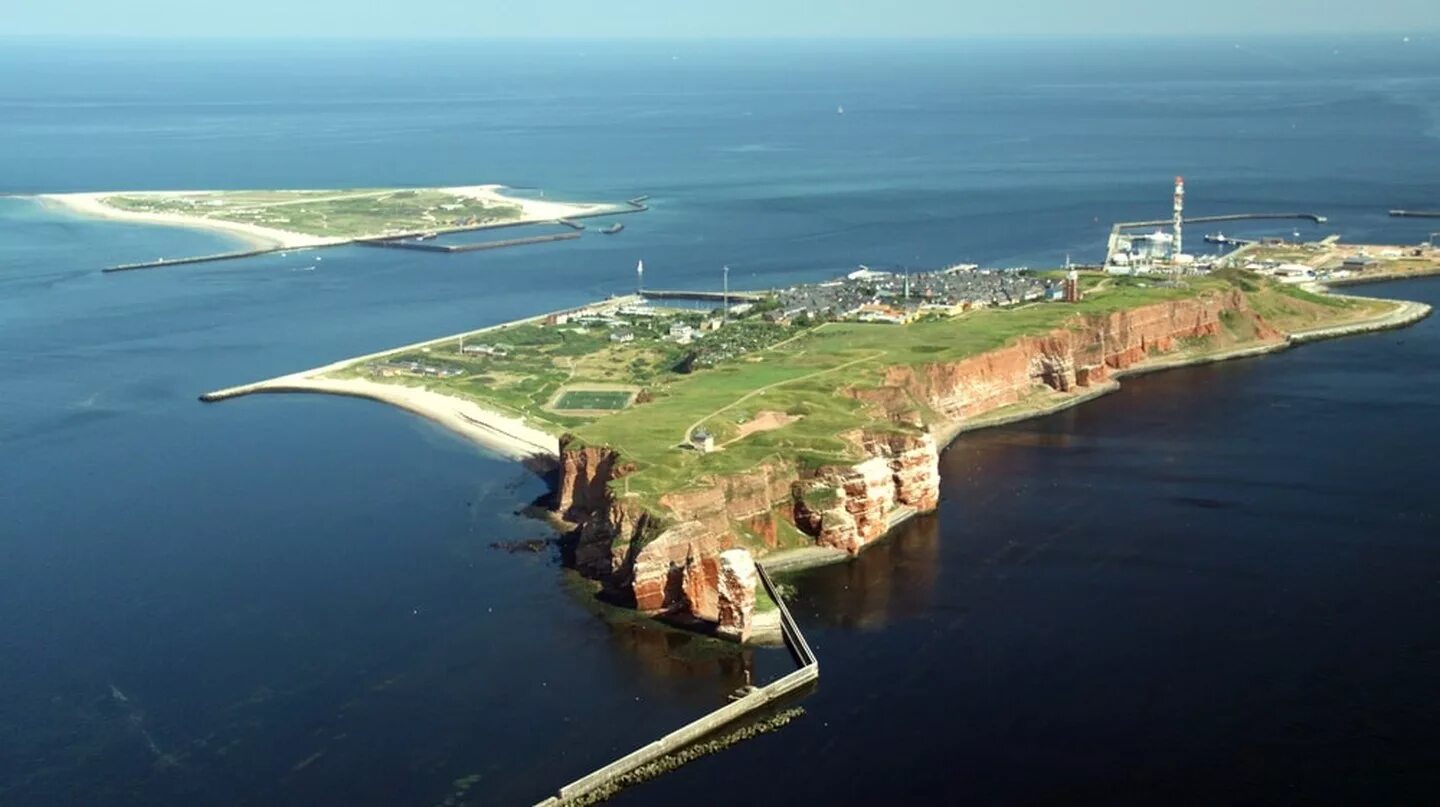 Майка playtech. Софи шолль последние дни. Александрплац презентация. Kurfürstendamm описание 8 класс. Берег босфора в стамбуле.