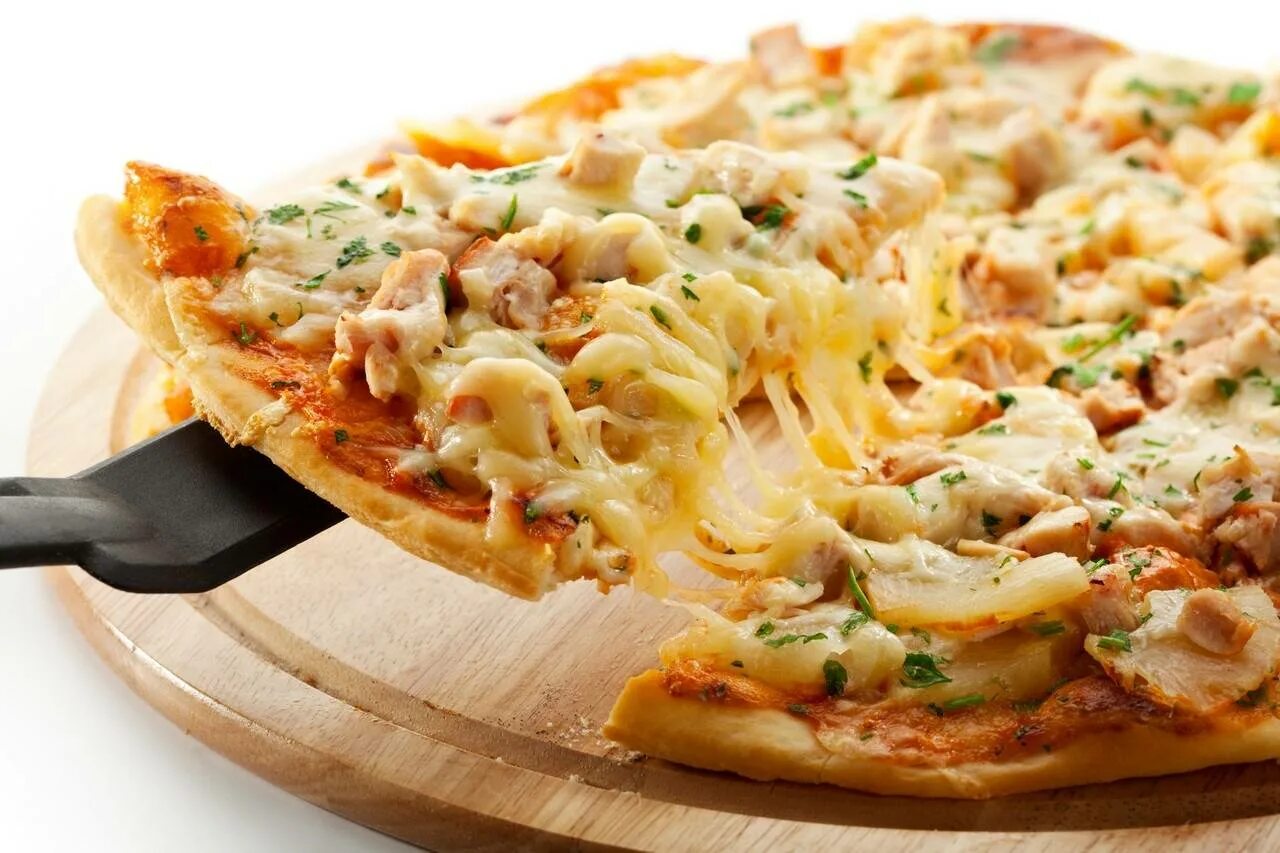 Рецепт пиццы с курицей. Пицца с куриной грудкой. пицца гавайская с ананасами и курицей. пицца гавайская с ананасами. гавайская пицца с ананасами ташир.