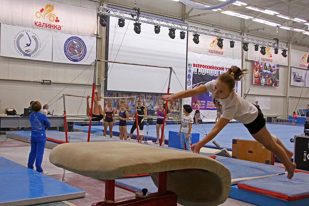 Спортивная гимнастика новости. Спорткомплекс Калинка Новосибирск. Калинка Новосибирск гимнастика спортивная. Олимп спортивная гимнастика Тольятти. Зал спортивной гимнастики Тольятти Олимп.