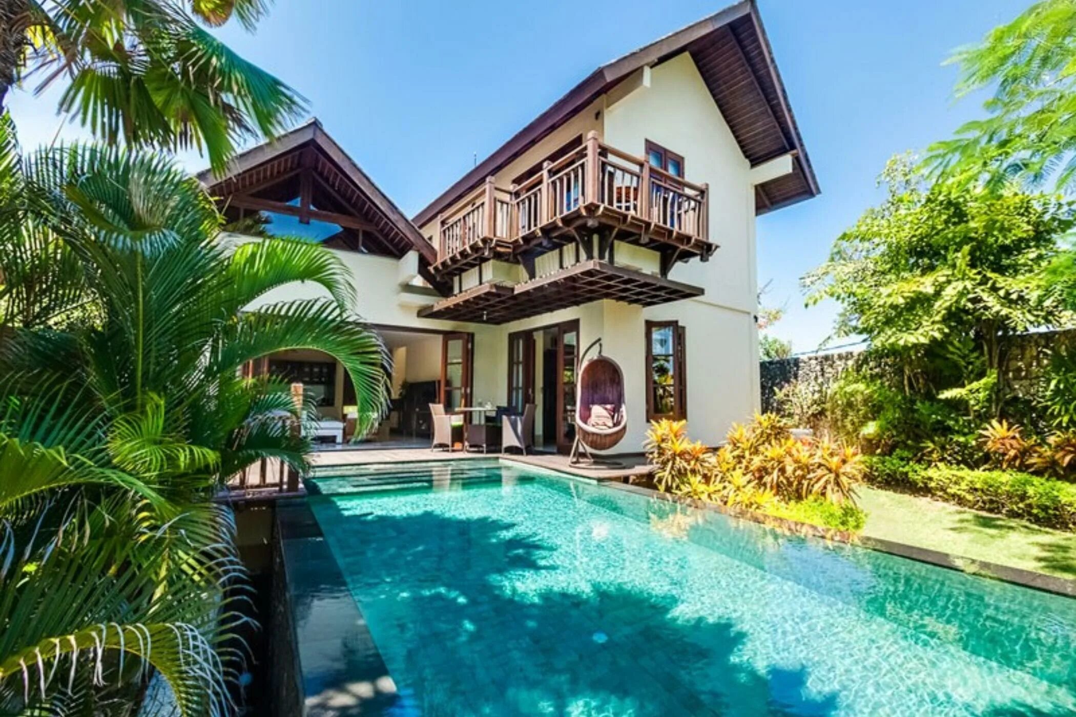 Бали недвижимость купить цена. Вилла на Бали. Индонезия Бали вилла. Бали остров виллы. Виллы в Улувату Бали.