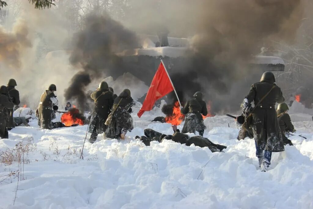 Зарница явление природы. Зарница человек. Зарево от лесного пожара. Лес в огне. Зарница в небе ночью.
