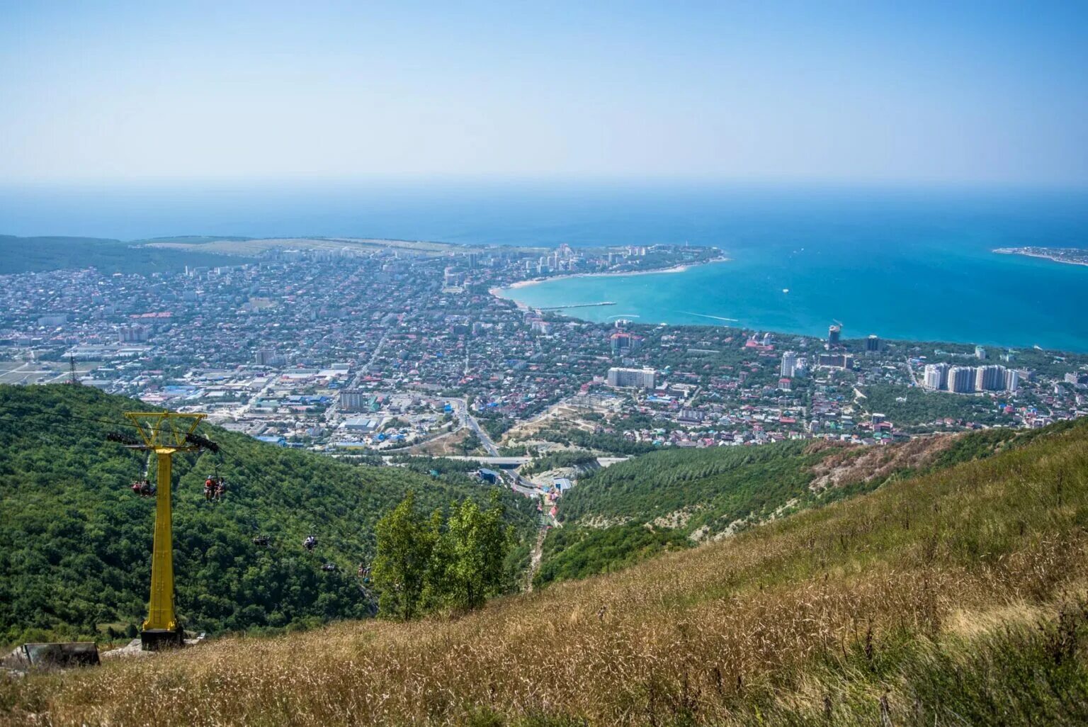 геленджик сосны на набережной. набережная геленджика в октябре. какого жить в геленджике. какого жить в геленджике. причал 72 геленджик.