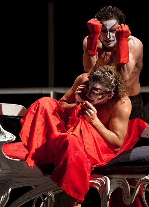 Спектакль служанки театр виктюка. Театр виктюка отзывы. Орфей театр виктюка. Театр виктюка отзывы. Актер бозин виктюк.