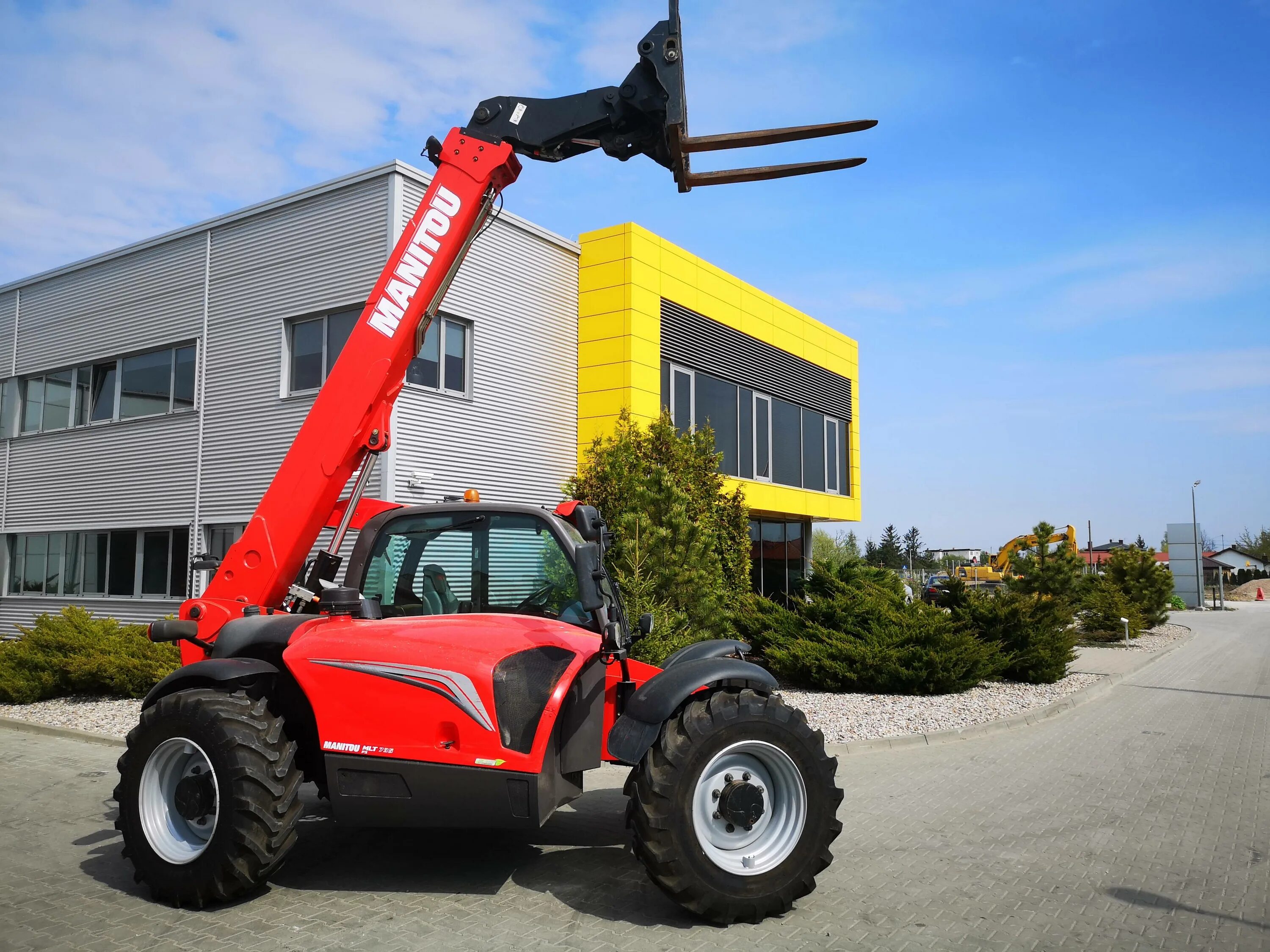 Маниту это. Manitou 735. маниту млт 735. погрузчик manitou maniscopic mlt 735. погрузчик телескопический маниту 731.