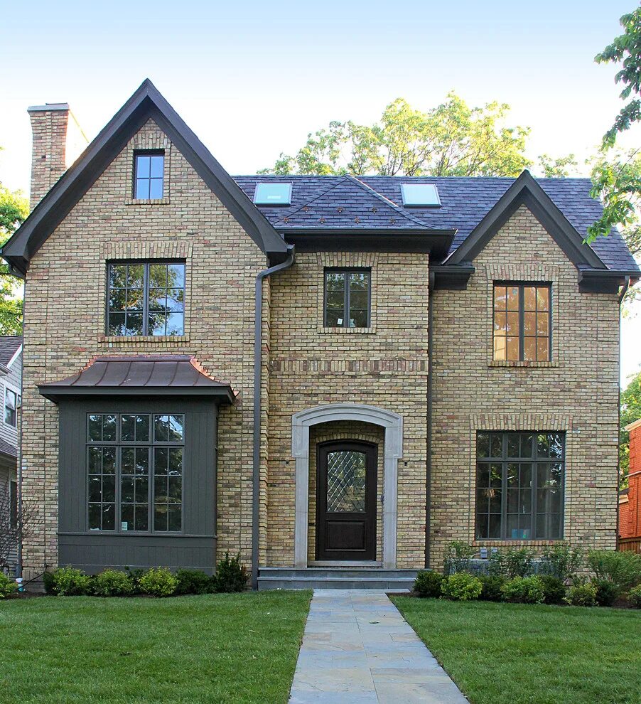 RED BRICK HOUSES WITH BLACK TRIM Red brick house, Red brick house exterior, Bric