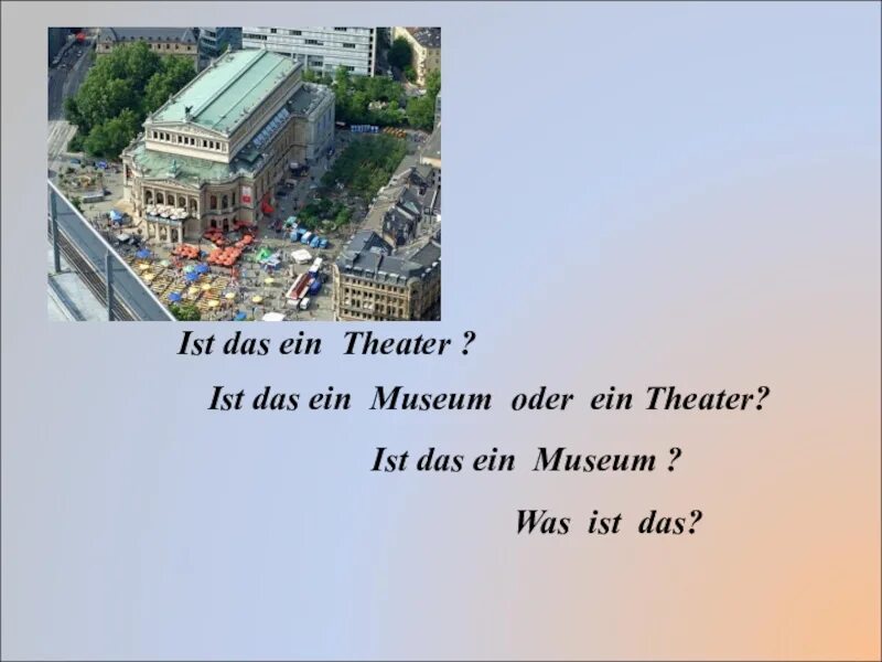 Картинка beschreibt das Bild eine alte Deutsche Stadt. Текст «eine alte Deutsche Stadt» картинки лексика на немецком.