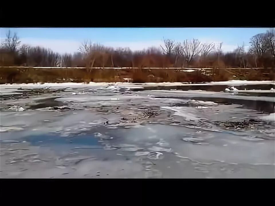 Тумутук мост через ИК. Мост через реку ИК В районе Тумутуке. На реке ИК много воронок. ИК на сом водопад Азнакаево.