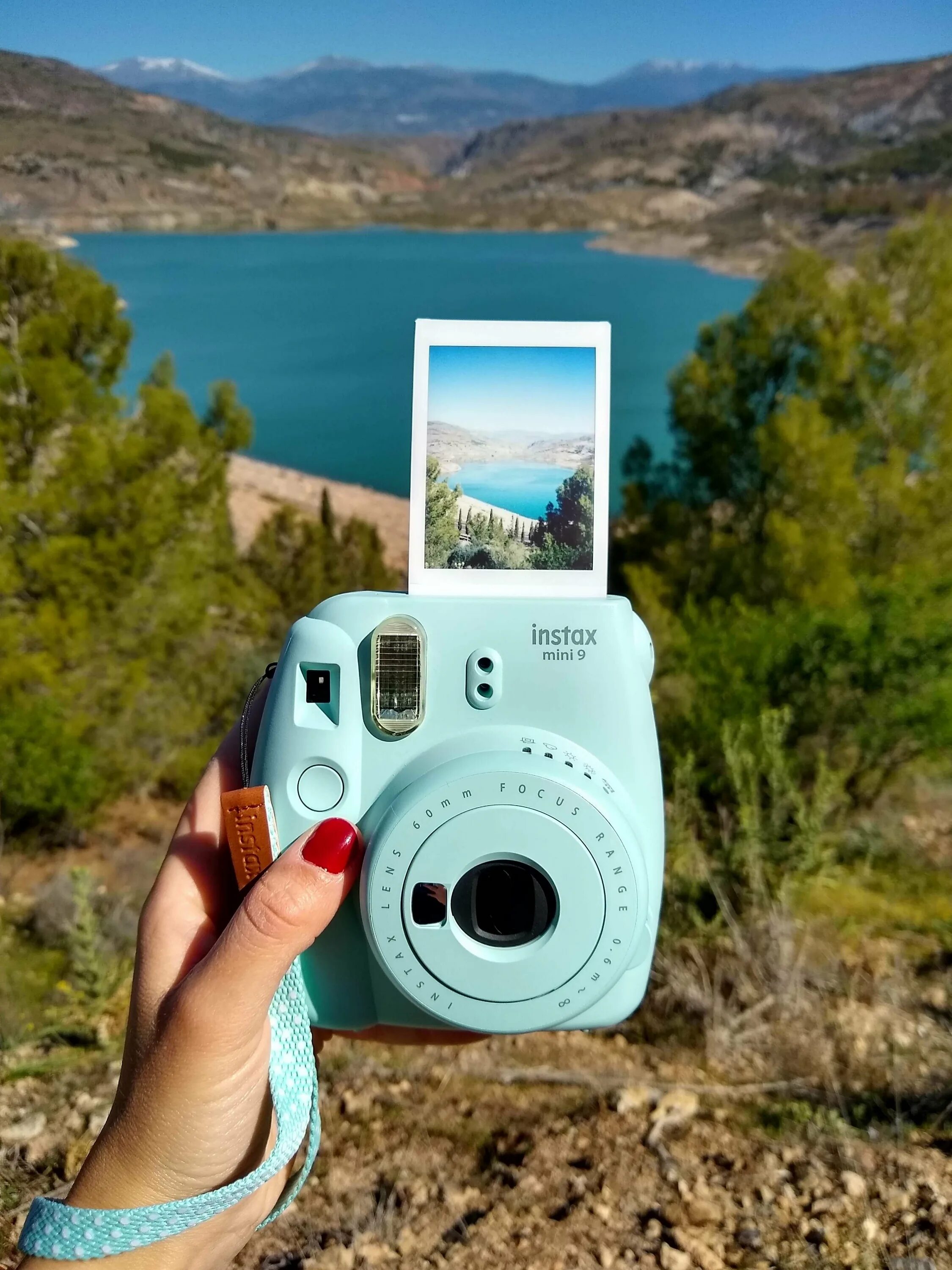 Камера с помощью которой можно. Полароид инстакс мини 9. Fujifilm Instax Mini 9. Полароид Фуджифильм инстакс. Fujifilm Instax Mini 9 Camera.