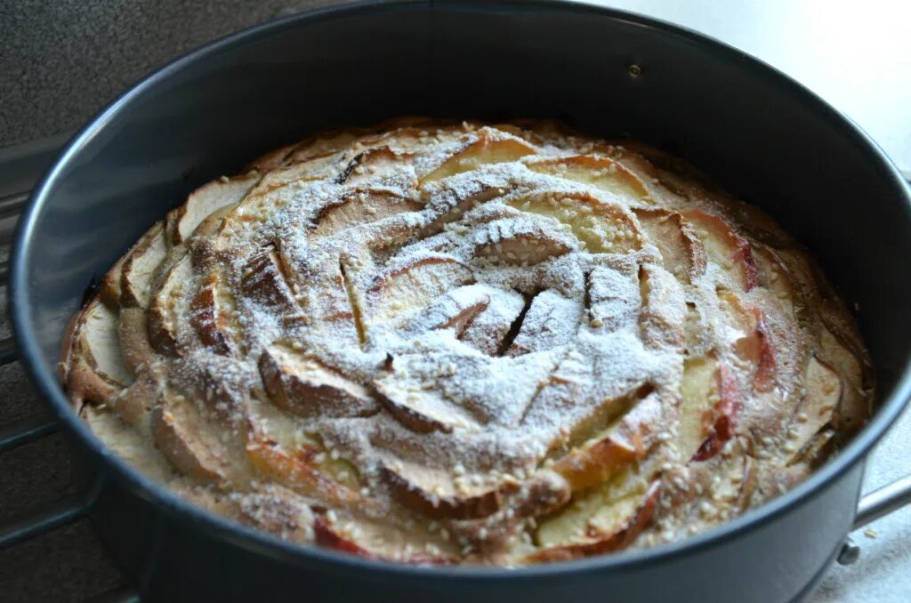 Творожная шарлотка с яблоками. Шарлотка с гречневой мукой. Яблочно-овсяный пирог. Финские блины паннукакку. Шарлот яблочный.