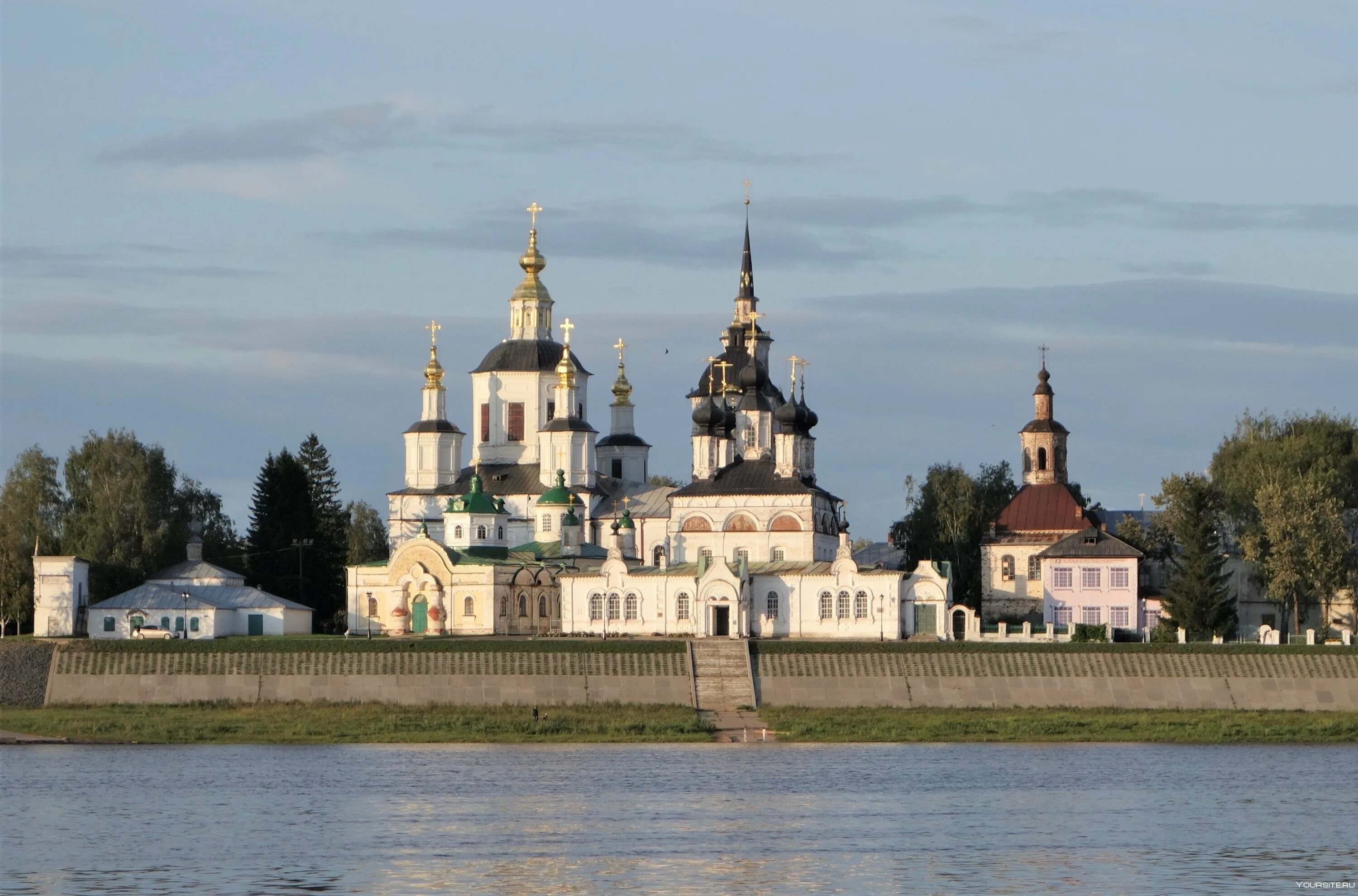 Сухона великий устюг. Гребешок великий устюг. Великий устюг какая река. Великий устюг вологодская область. Великий устюг летом.