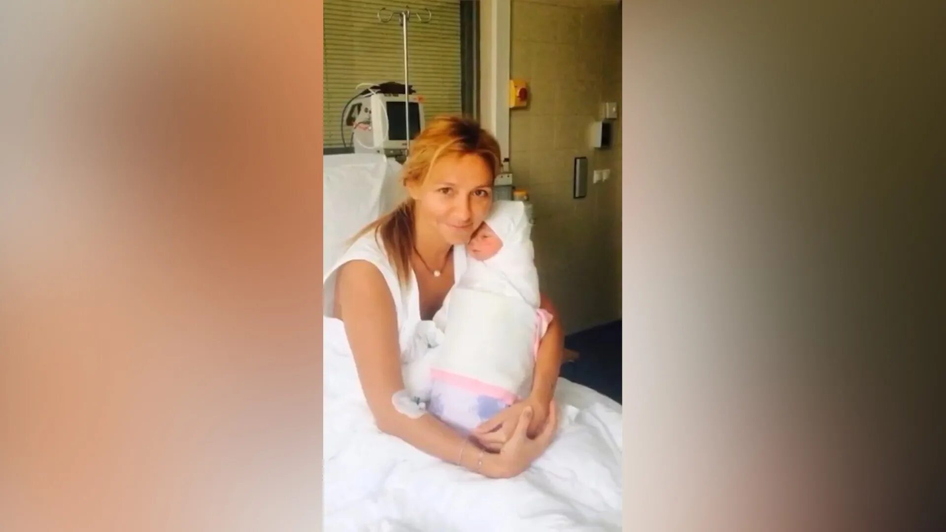 тарасов футболист и костенко. жена дмитрия тарасова анастасия костенко беременна. анастасия костенко жена футболиста тарасова. анастасия тарасова костенко беременна. жена беременна 3 ребенком.