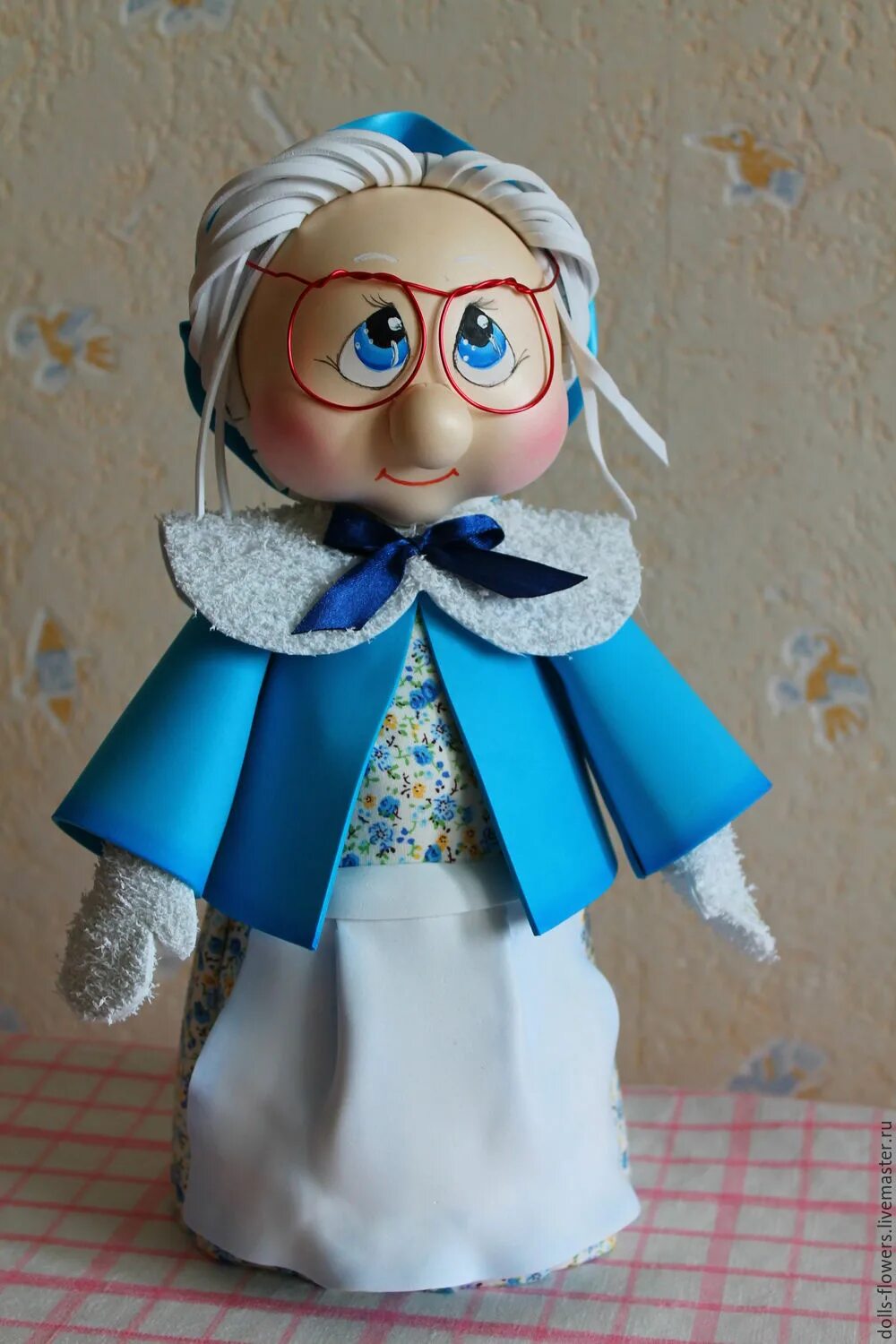 Бабушка из фоамирана. Бабушка из фоамирана. Поделки из фоамирана бабушке. Кукла из фоамирана парикмахер. Бабушка из фоамирана.