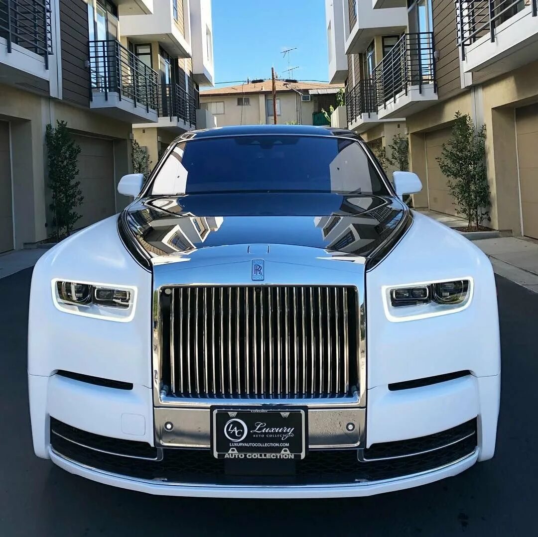 Автомобиль rolls royce. Машина Роллс Ройс. Роллс Ройс Фантом. Рос Роял. Роуз Ройс машина.