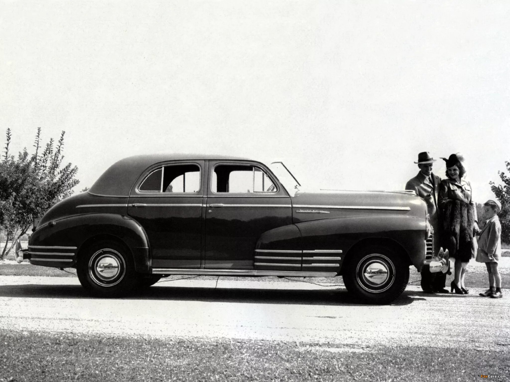 Автомобиля 76. Шевроле 1942. Chevrolet Deluxe 1942. Chevrolet Special Deluxe 1942. Chevrolet 1942 sedan.