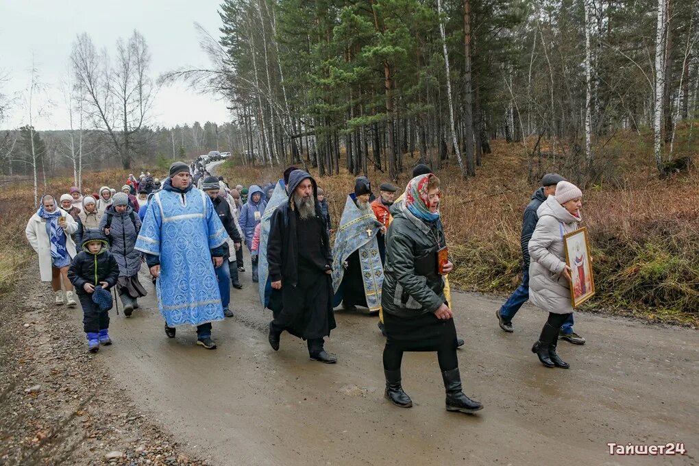 Крестный ход в Тайшете. Крестный ход Кишерть. Крестный ход в хреново. Крестный ход старика.