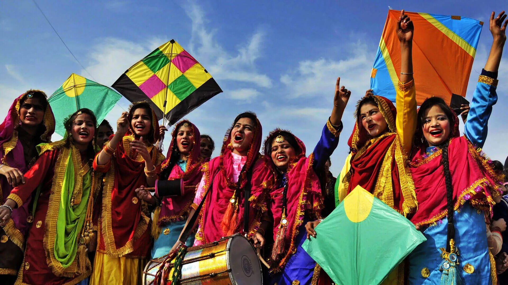 Праздник лори в индии. Лори (lohri) — индия. лохри фестиваль индия. индия санкранти.
