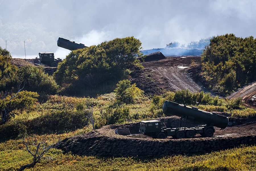 Курильские острова Военная база. Военные базы Кунашир. Военные базы на Курилах. Береговая артиллерия Кунашир.