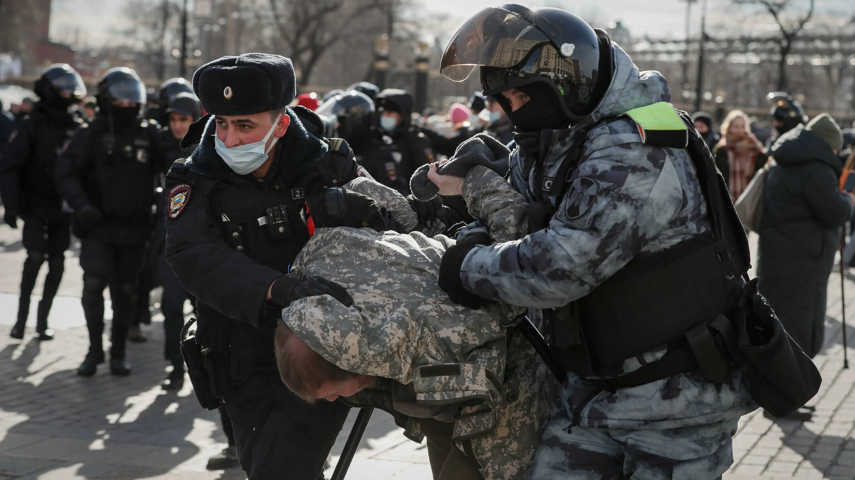 Протесты в Украине. Российские силовики. Полиция против митингующих. Протесты в Москве против войны.