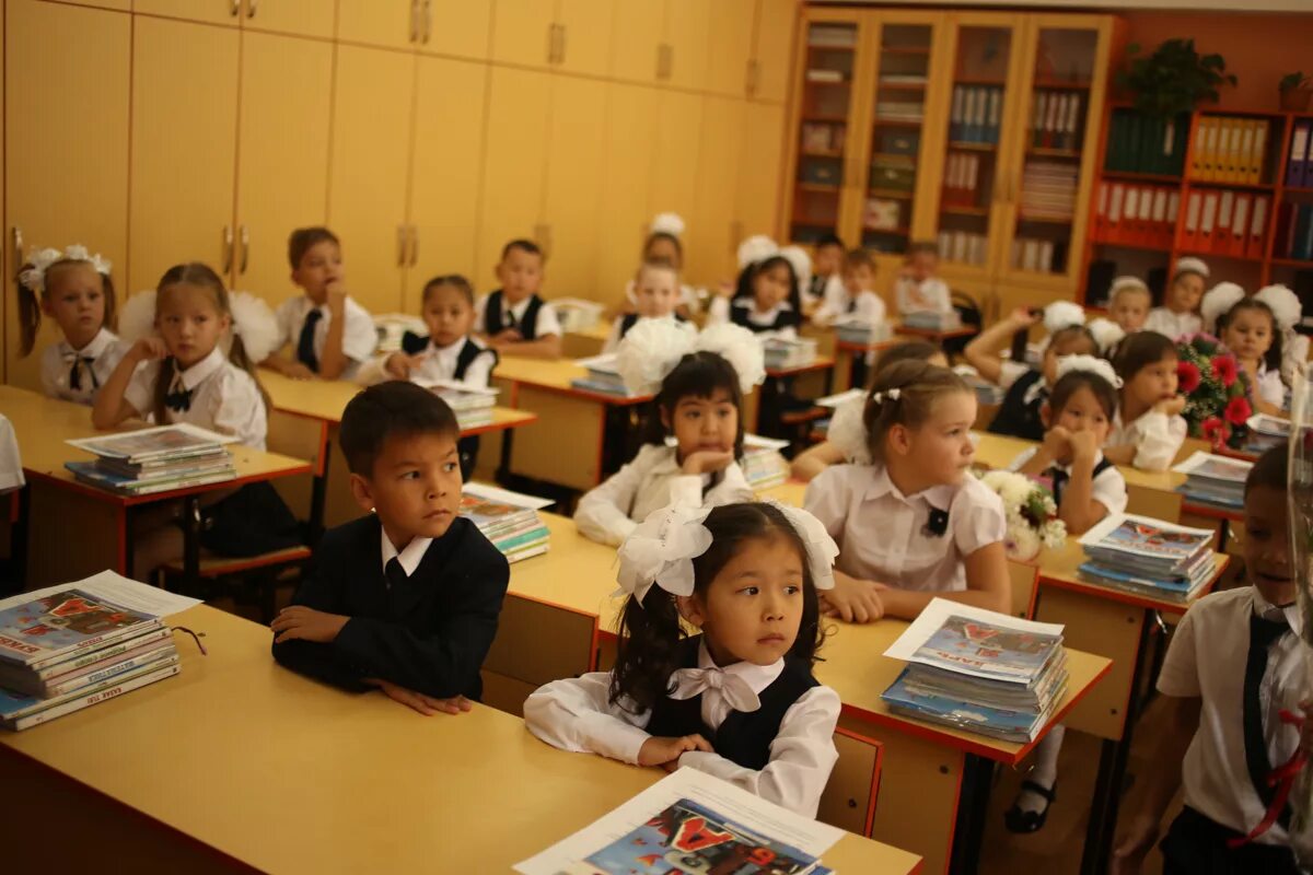 Начальное образование в Казахстане. Школьники Казахстана. Казахские школьники. Школы в Казахстане. Начальная школа казахстана