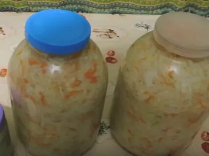 Солим капусту в банке с уксусом