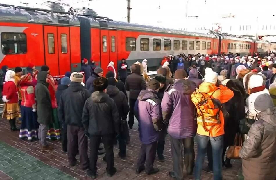 Электрички. Новые электрички. Пригородный поезд. Поезда в Сибири. Правая обь коченево расписание