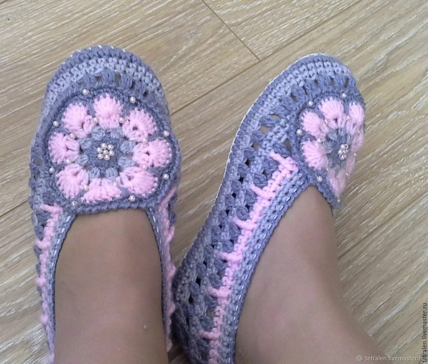 Вязанные тапочки домашние своими руками крючком. Тапочки sideways slipper. вязаные тапочки крючком. вязаные тапки крючком. домашние тапочки крючком.