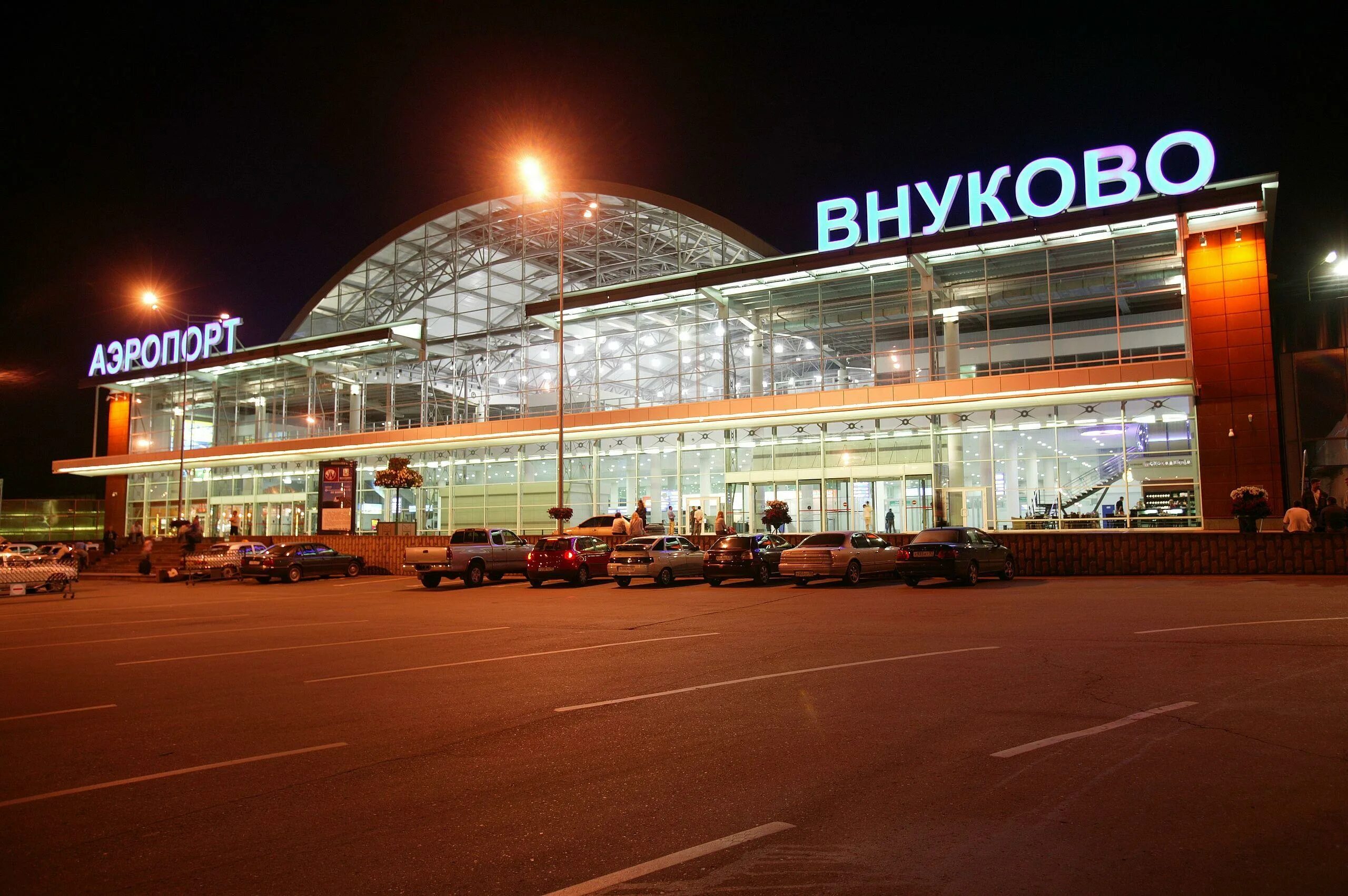 Внуково имени туполева. Внуково. Аэропорт внуково фото. Аэропорт внуково фотографии. Аэропорт внуково им туполева.