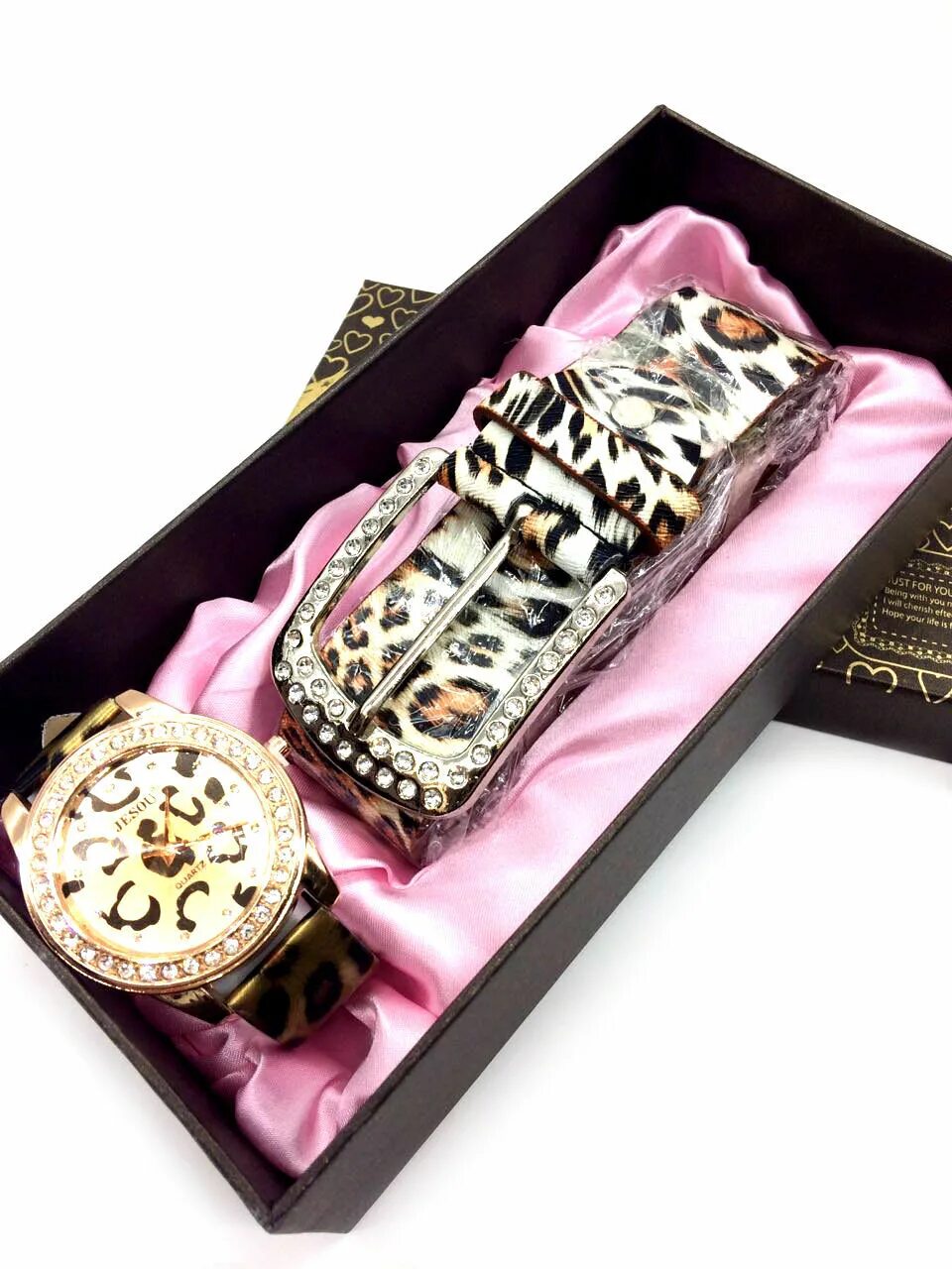 роскошные подарки для девушек. девушка дарит подарок мужчине. необычный подарок женщине. хороший подарок женщине. красивые подарки для девушки.