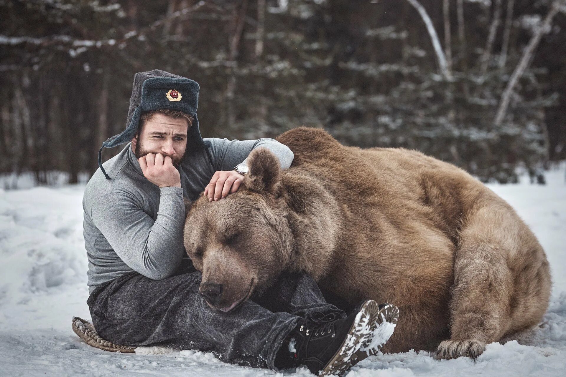 Мужик и медведь. Мужчина медведь. Русский мужик с медведем. Брутальный медведь.