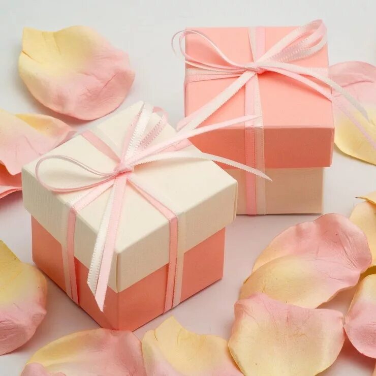 Нежность в подарок. Подарок розовый. Красивые подарки. Подарок в розовом цвете. Подарочная коробочка.