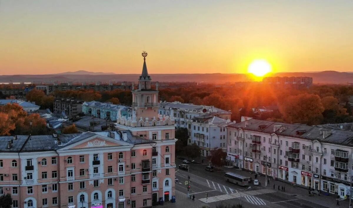 Прогноз городе комсомольске на амуре. Комсомольск на амуре. комсомольск на амуре центр города. шпиль комсомольск на амуре. городок комсомольск на амуре.