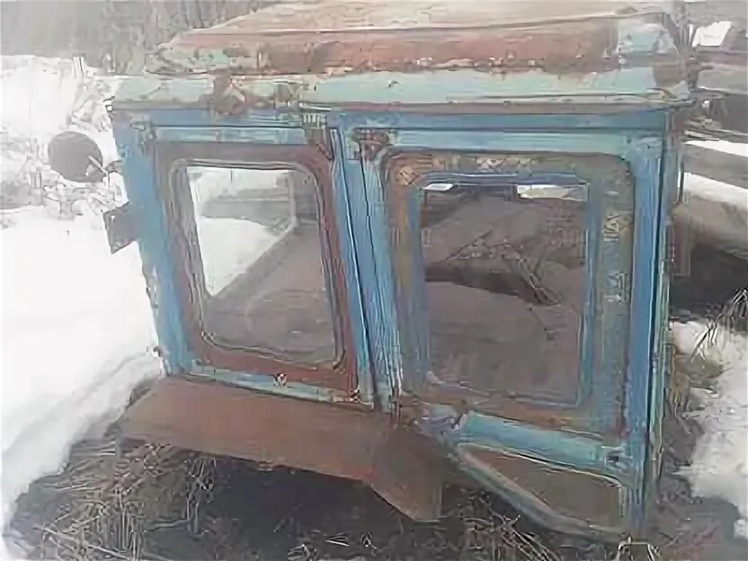 Сгнила кабина мтз большая возле подножки. Мтз 82 кабина. Красная кабина мтз. Кабина мтз-80,82 малая. Польская.